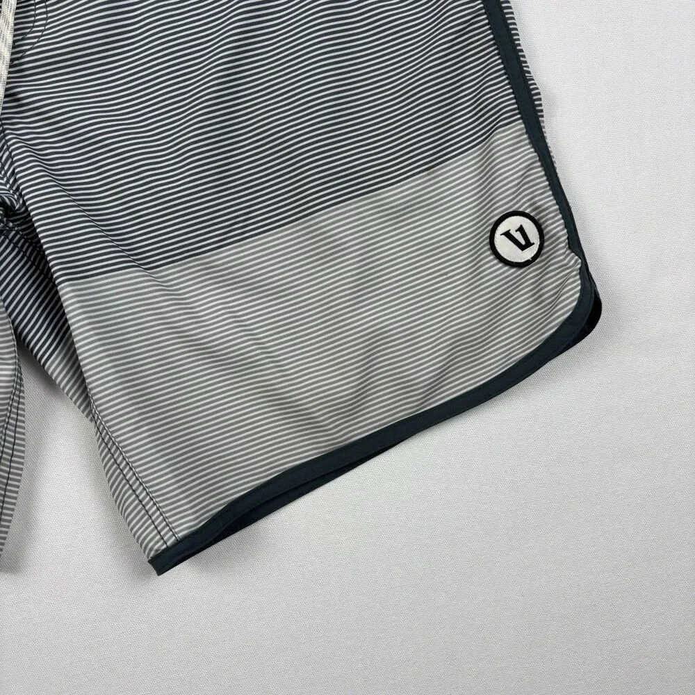 Vuori V314 Cruise Board Shorts Mens 32 Green Gray Colorblock Unlined Drawstring